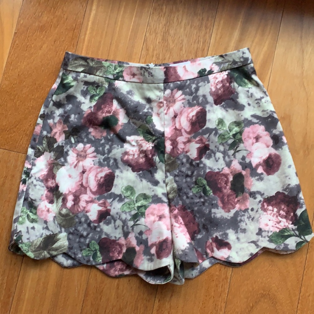 Luca Floral Shorts Size Small